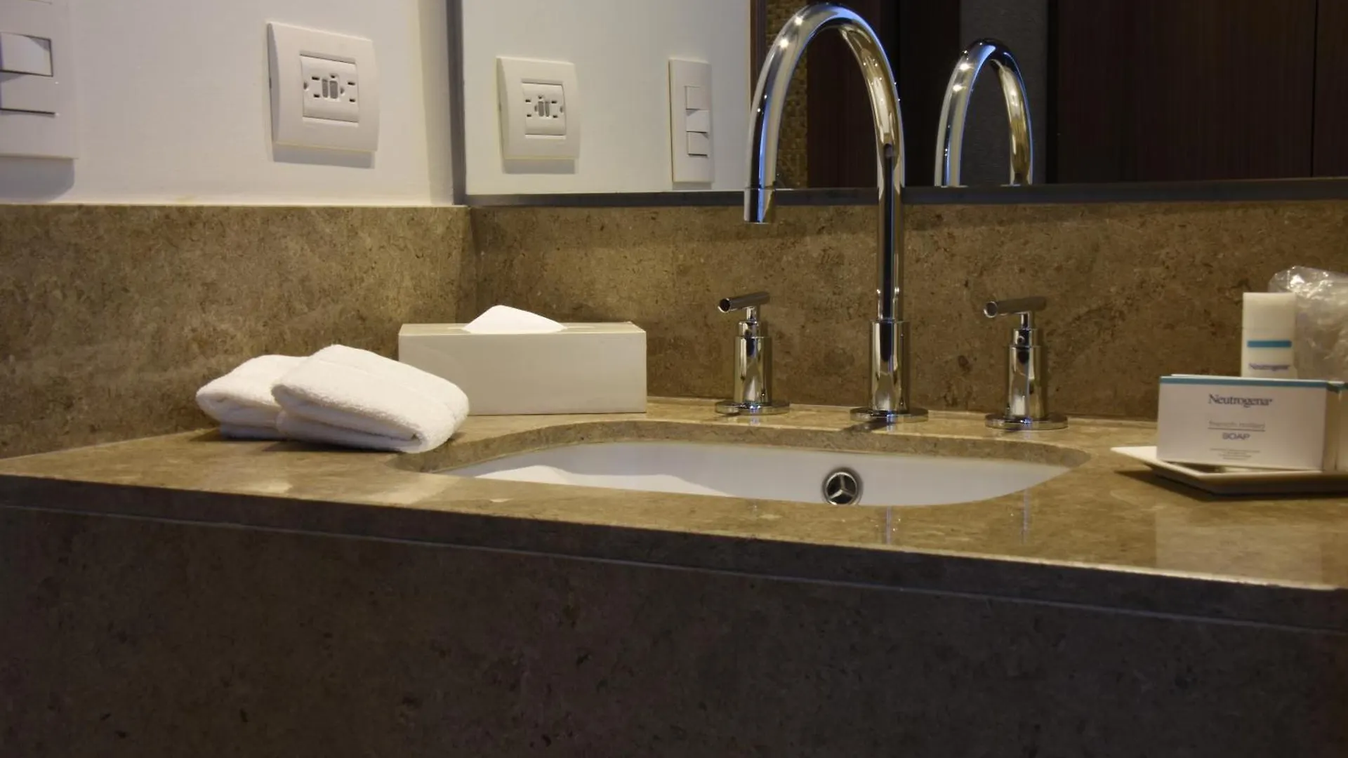 Hampton by Hilton Bogota Usaquen 4*,